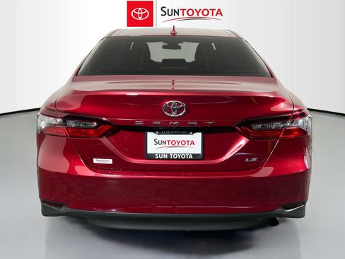 Used 2022 Toyota Camry LE FWD image 5