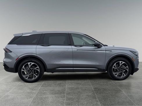 Used 2025 Lincoln Nautilus Premier w/ Equipment Group 102A image 6