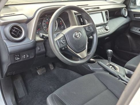 Used 2014 Toyota RAV4 XLE AWD/4WD image 4