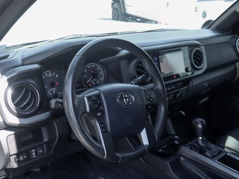 Used 2019 Toyota Tacoma TRD Sport image 19