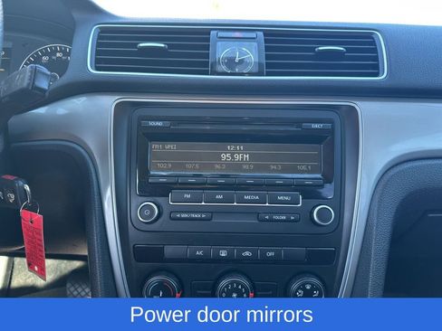 Used 2014 Volkswagen Passat 1.8T S image 22