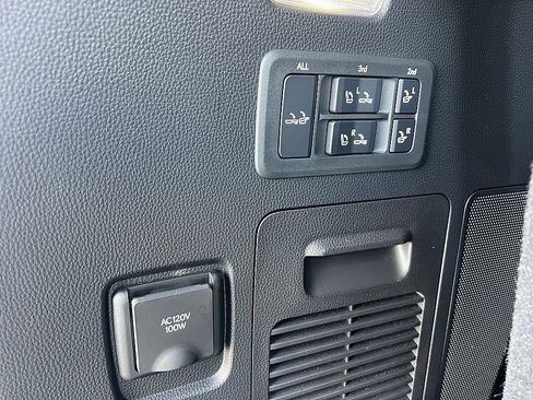 Used 2024 Lexus LX 600 4WD w/ Luxury Package image 28