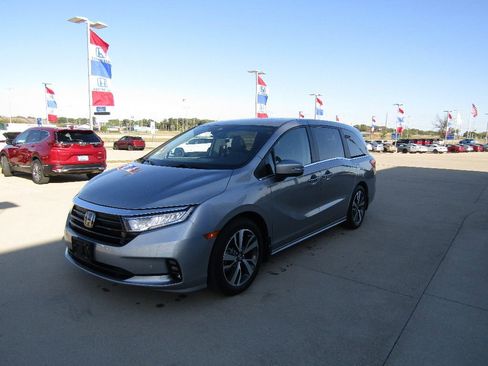 Used 2024 Honda Odyssey Touring image 1