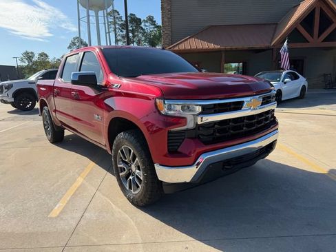 Used 2022 Chevrolet Silverado 1500 LT AWD/4WD image 3