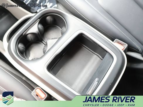 Used 2024 Chrysler Pacifica Touring-L FWD image 40