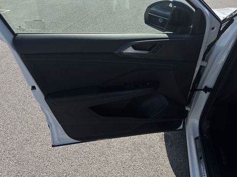 New 2026 Volkswagen Taos SE FWD image 22