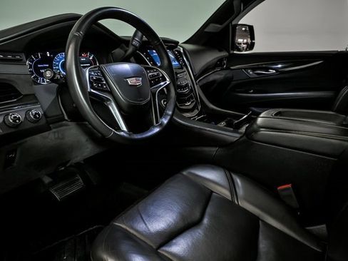 Used 2018 Cadillac Escalade Platinum image 12