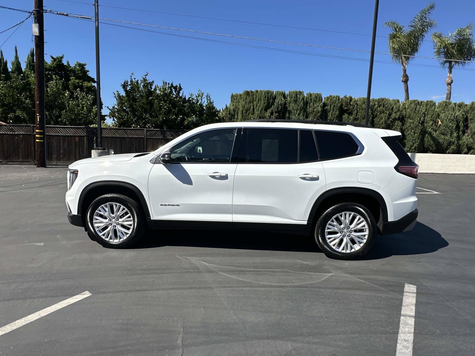 Used 2026 GMC Acadia Elevation w/ Elevation Premium Package FWD image 8