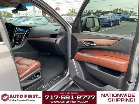 Used 2019 Cadillac Escalade ESV Premium Luxury w/ LPO, Radiant Package AWD/4WD image 22