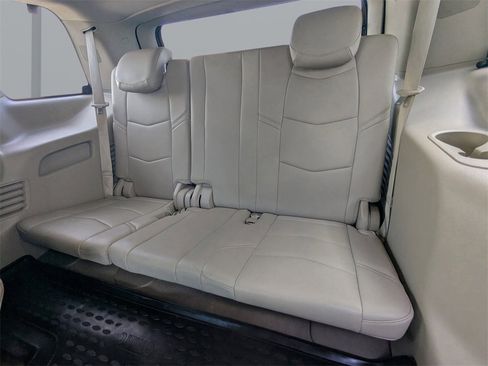 Used 2016 Cadillac Escalade Luxury image 16