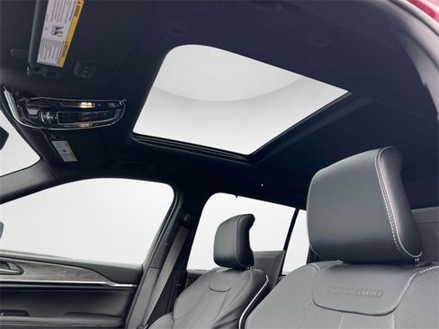 Used 2023 Jeep Grand Cherokee Overland w/ Luxury Tech Group IV image 24