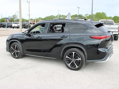 Used 2022 Toyota Highlander XSE AWD/4WD image 7