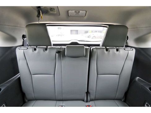 Used 2023 Toyota Highlander Limited FWD image 11
