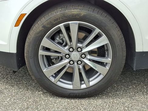Certified 2025 Cadillac XT5 Premium Luxury AWD/4WD image 6