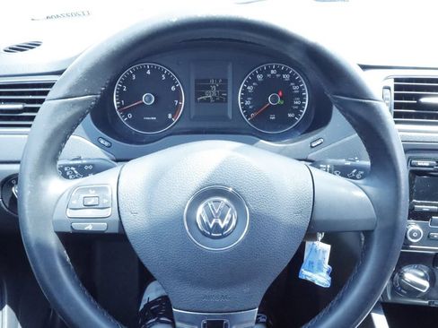 Used 2012 Volkswagen Jetta SE FWD image 18