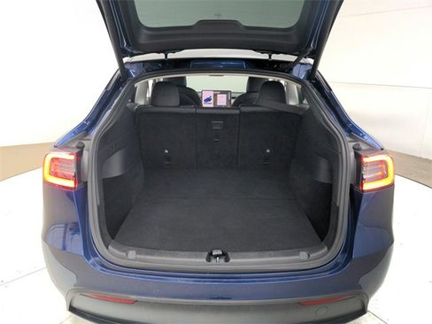 Used 2021 Tesla Model Y Long Range image 42