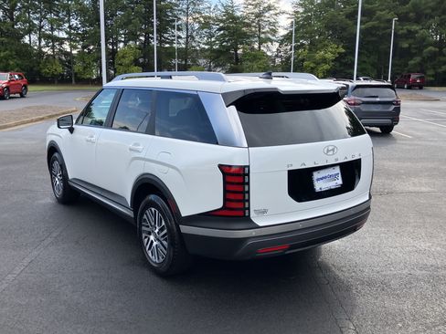 Used 2026 Hyundai Palisade SEL FWD image 8