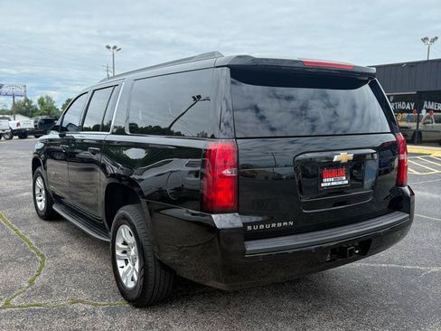 Used 2018 Chevrolet Suburban LT RWD image 4