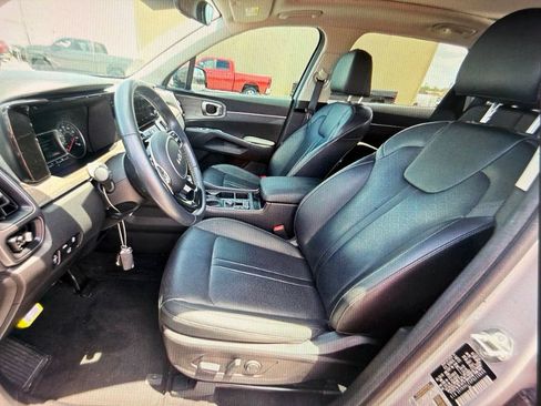 Used 2023 Kia Sorento EX w/ Panoramic Sunroof Package FWD image 8