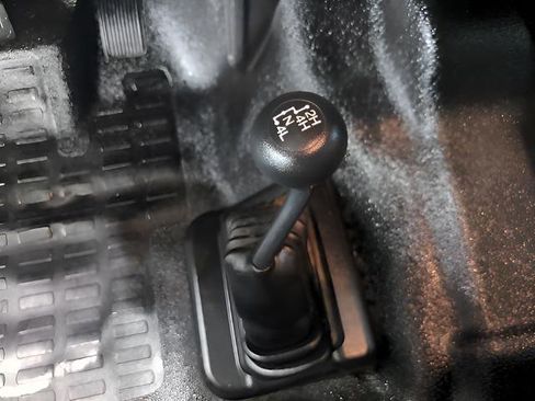 Used 2015 Ford F250 XLT w/ XLT Interior Package image 14