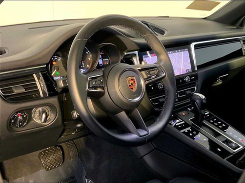 Certified 2023 Porsche Macan AWD/4WD image 4
