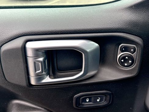 Used 2023 Jeep Wrangler Unlimited w/ Cold Weather Group image 16