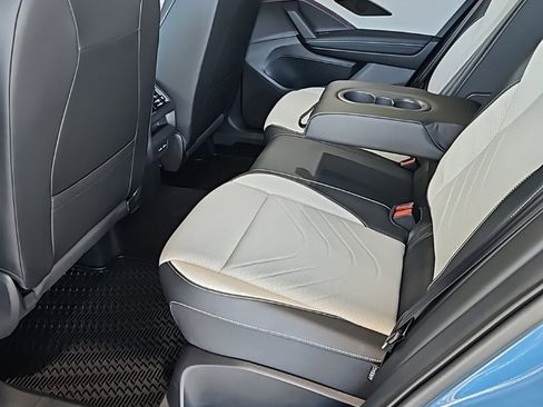 New 2025 Volkswagen Tiguan SE image 23