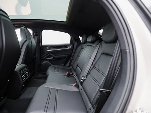 New 2026 Porsche Cayenne E-Hybrid Coupe image 25