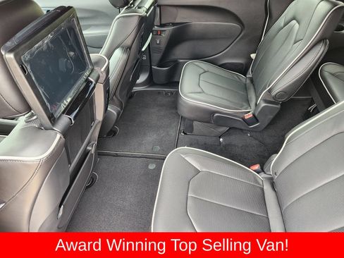 New 2026 Chrysler Pacifica Limited w/ Uconnect Theater Family Group FWD image 41