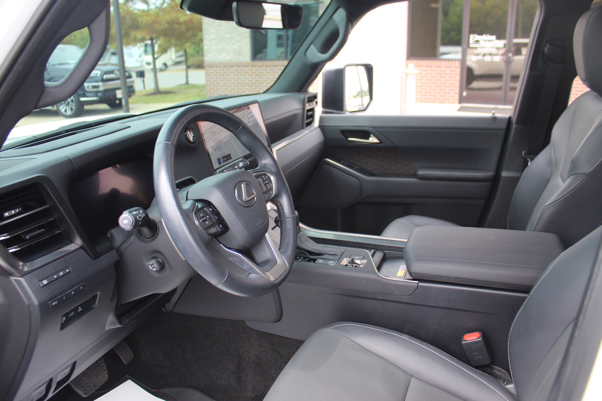 Used 2024 Lexus GX 550 w/ Accessory Package (Z1) AWD/4WD image 12