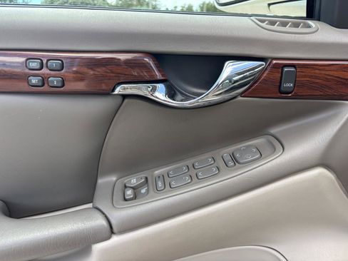 Used 2002 Cadillac De Ville Sedan w/ Comfort/Convenience Pkg image 30