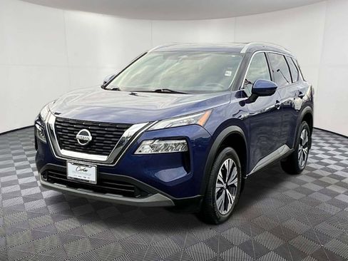 Used 2021 Nissan Rogue SV image 3