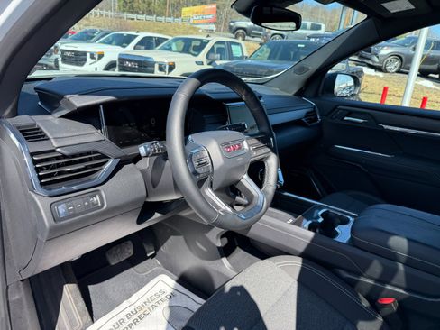 Used 2025 GMC Acadia Elevation image 13