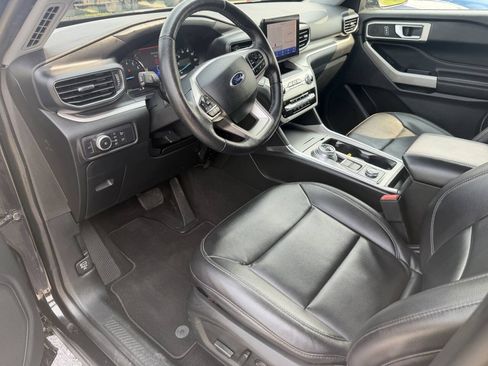 Used 2021 Ford Explorer XLT w/ Equipment Group 202A AWD/4WD image 14
