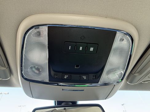 Used 2022 Chrysler 300 Touring L w/ Comfort Group image 14