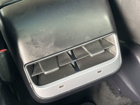 Used 2025 Tesla Model Y Long Range image 37