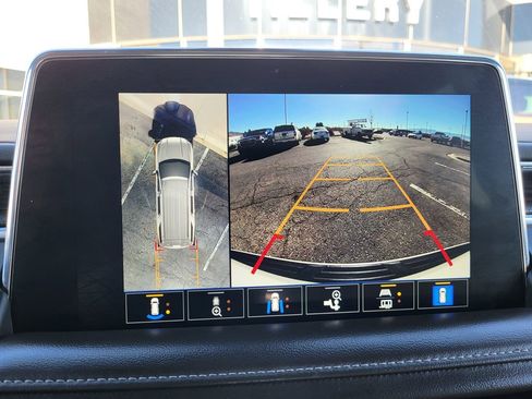 Used 2022 GMC Yukon SLT w/ SLT Luxury Package image 13