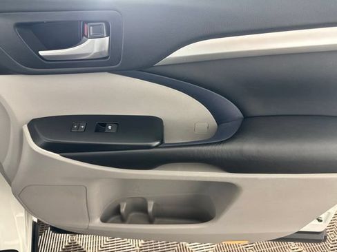 Used 2019 Toyota Highlander XLE w/ Protection Package #3 AWD/4WD image 19