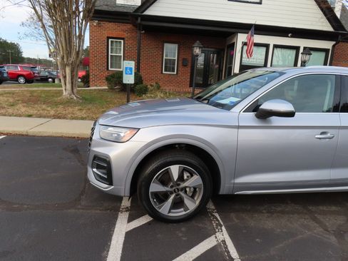 Used 2022 Audi Q5 2.0T Premium Plus w/ Premium Plus Package image 2