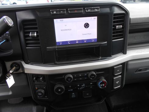 Used 2023 Ford F250 XL w/ STX Appearance Package image 9