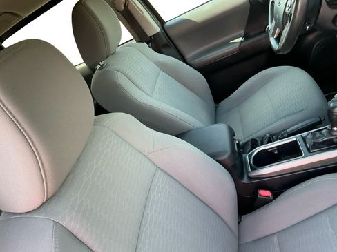 Used 2019 Toyota Tacoma SR5 AWD/4WD image 15