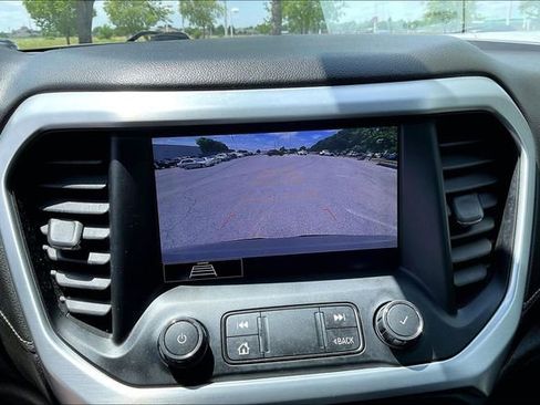 Used 2020 GMC Acadia SLT FWD image 19