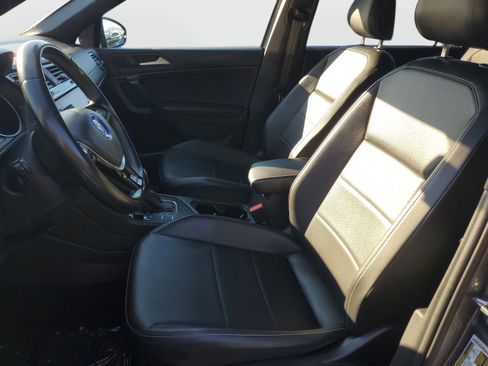 Used 2021 Volkswagen Tiguan SE R-Line image 17