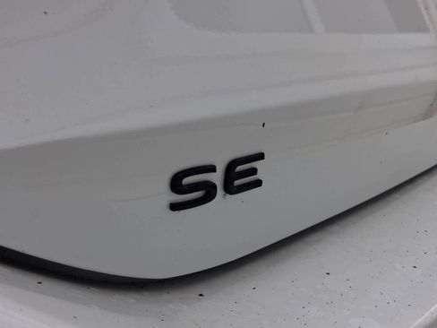 New 2026 Volkswagen Tiguan SE R-Line AWD/4WD image 9