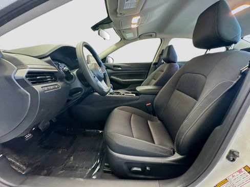Used 2024 Nissan Altima 2.5 SV FWD image 13