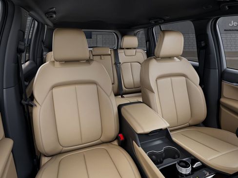 New 2025 Jeep Grand Cherokee Limited w/ Black Appearance Package image 16