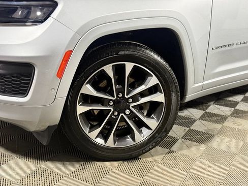 Used 2022 Jeep Grand Cherokee L Overland w/ Luxury Tech Group IV AWD/4WD image 2