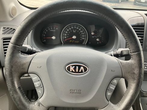 Used 2012 Kia Sedona EX image 17