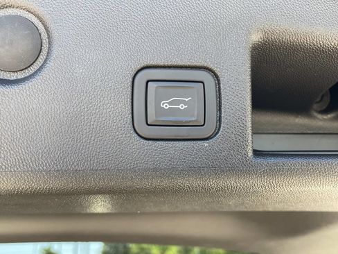 Used 2024 Chevrolet Equinox LT w/ LPO, Floor Liner Package FWD image 9