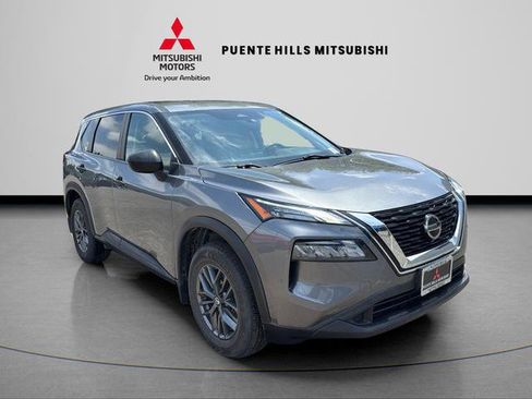Used 2021 Nissan Rogue S FWD image 3
